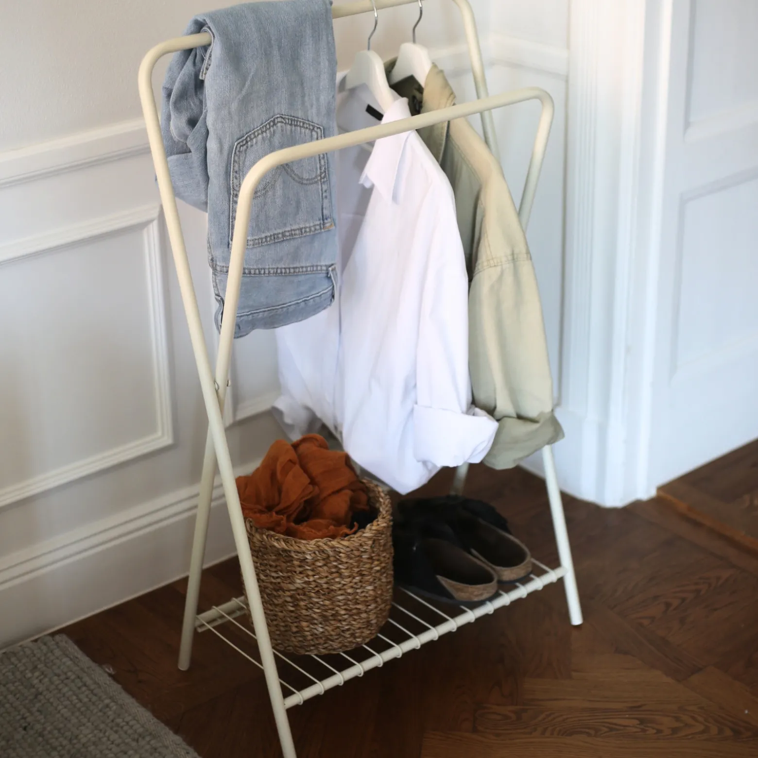 Klädställning Repo Beige